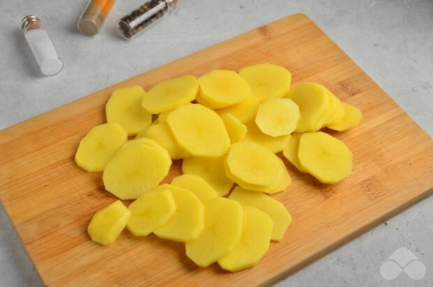 Potatoes with pork under cheese in the oven: photo of recipe preparation, step 1