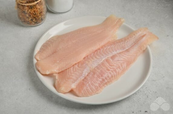 Sea bass fillet in batter: photo of recipe preparation, step 1