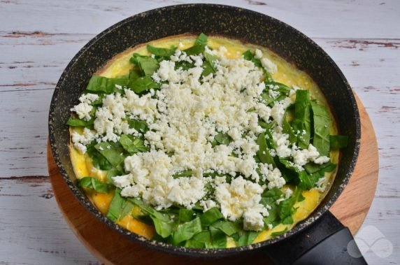 Omelet with spinach and feta: photo of recipe preparation, step 5