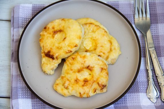 Chicken chops with pineapple and cheese in the oven: photo of recipe preparation, step 6