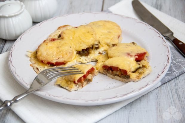 Chicken chops with mushrooms, tomatoes and cheese in the oven - a simple and delicious recipe with photos (step by step)