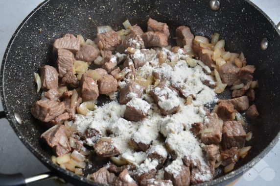 Classic beef goulash recipe: photo of recipe preparation, step 4