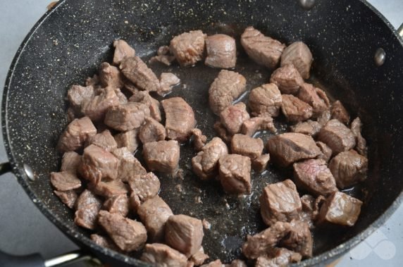 Classic beef goulash recipe: photo of recipe preparation, step 3