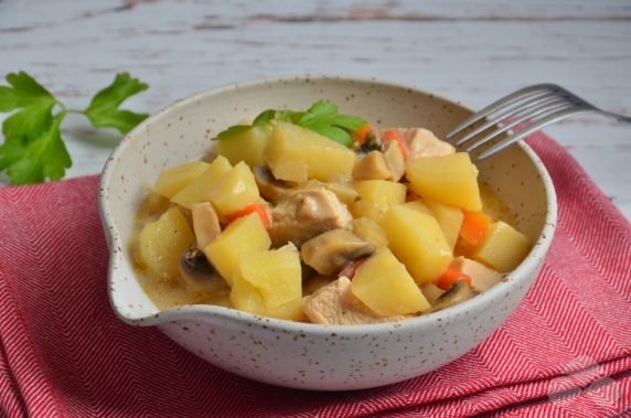 Vegetable stew with chicken and mushrooms: photo of recipe preparation, step 8