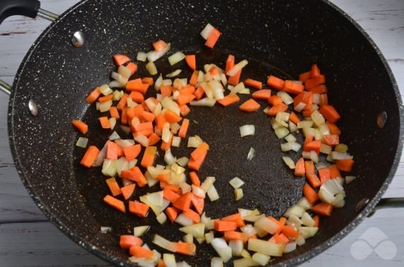 Vegetable stew with chicken and mushrooms: photo of recipe preparation, step 5