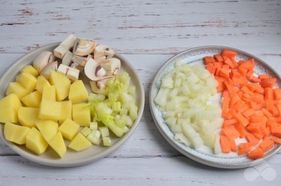 Vegetable stew with chicken and mushrooms: photo of recipe preparation, step 1