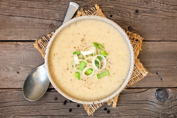 Mashed potato soup with leeks is a simple and delicious recipe for how to cook step by step