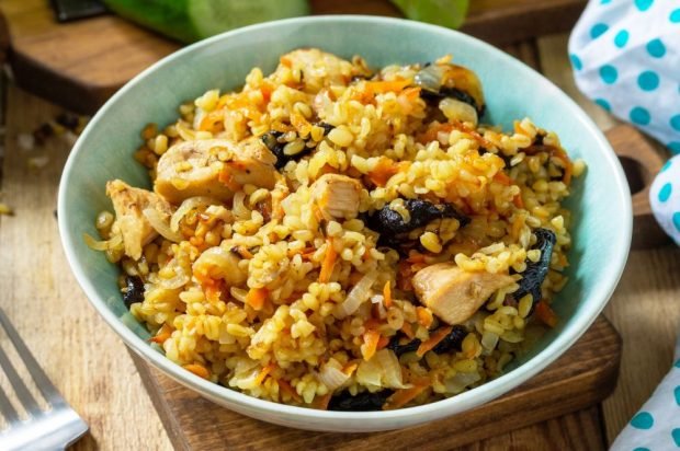 Bulgur with turkey and prunes is a simple and delicious recipe, how to cook step by step