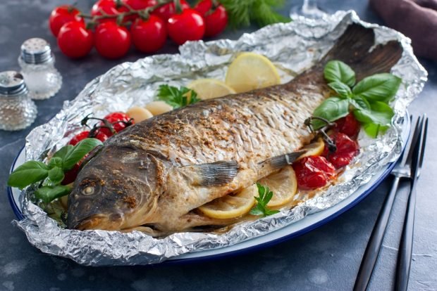 A whole carp in the oven is a simple and delicious recipe, how to cook step by step