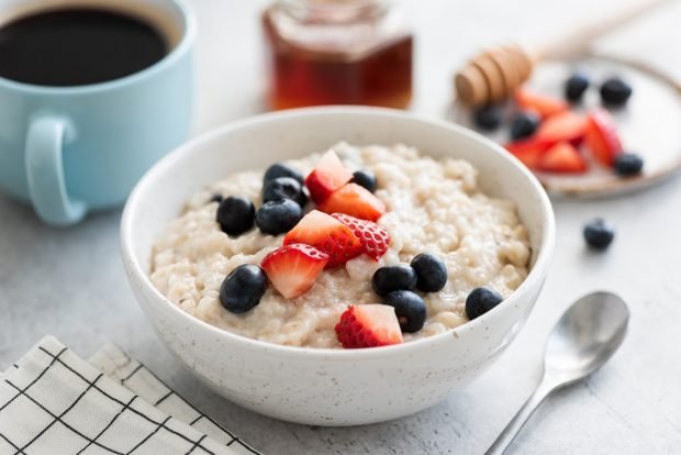 Oatmeal porridge with coconut milk is a simple and delicious recipe, how to cook step by step