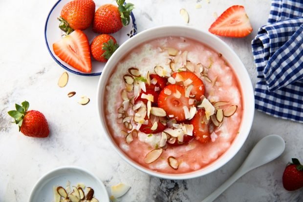 Wheat porridge with cream and strawberries – a simple and delicious recipe, how to cook step by step