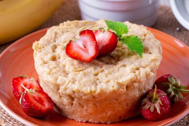 Cottage cheese casserole with banana and strawberries is a simple and delicious recipe, how to cook step by step