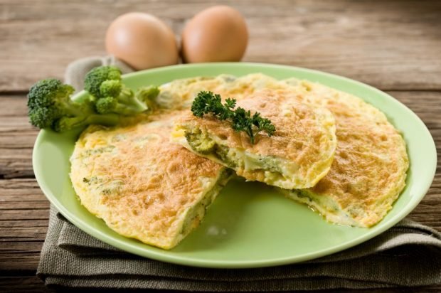 Omelet with broccoli in a slow cooker is a simple and delicious recipe, how to cook step by step