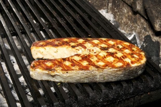 Salmon steaks on the grill – a simple and delicious recipe, how to cook step by step