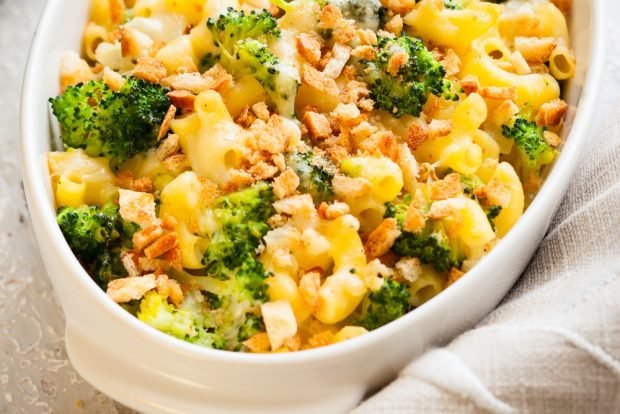 Pasta casserole with broccoli and crackers – a simple and delicious recipe, how to cook step by step