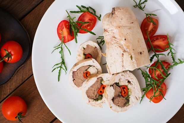 Dietary chicken roll with liver is a simple and delicious recipe for cooking step by step