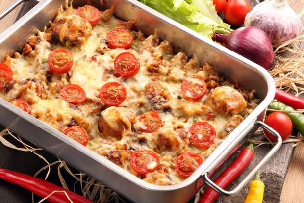 Rice casserole with meatballs is a simple and delicious recipe, how to cook step by step