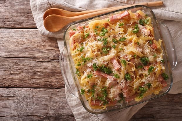 Pasta casserole with bacon and herbs is a simple and delicious recipe, how to cook step by step