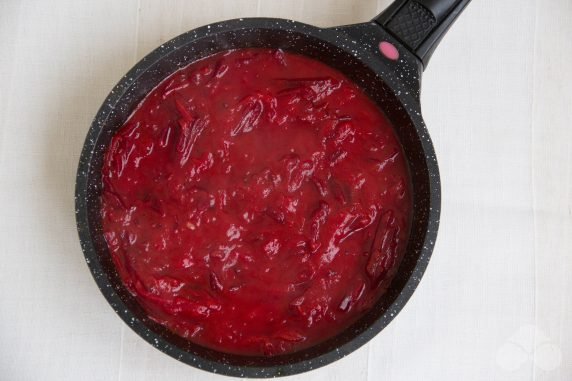 Red borscht: photo of recipe preparation, step 6