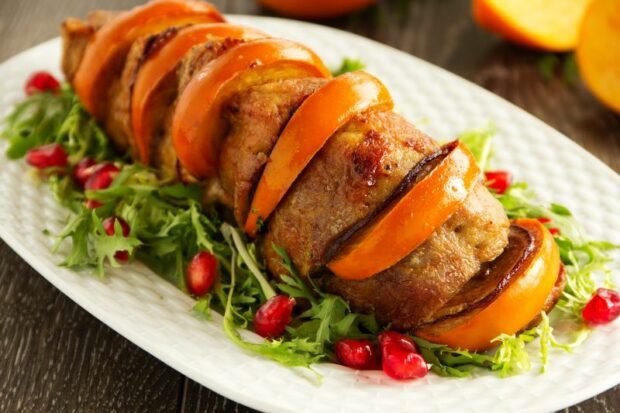 Baked pork with apples and persimmons is a simple and delicious recipe, how to cook step by step