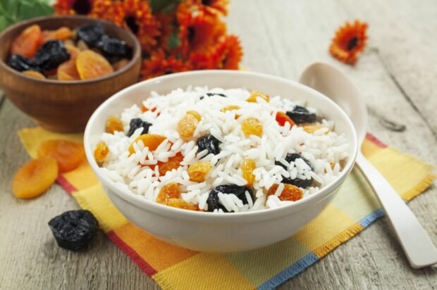 Rice porridge with raisins and prunes is a simple and delicious recipe, how to cook step by step