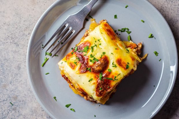 Potato casserole with minced meat and cheese in the oven is a simple and delicious recipe how to cook step by step