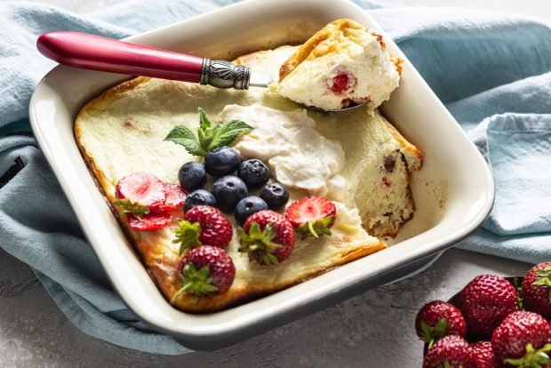 Cottage cheese casserole with berries on whipped whites – a simple and delicious recipe, how to cook step by step