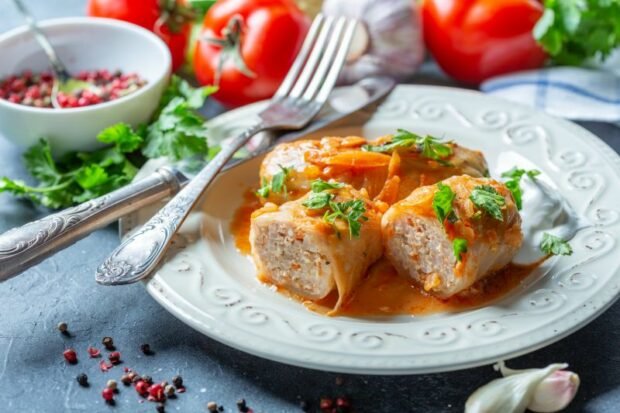 Cabbage rolls in sour cream and tomato sauce - a simple and delicious recipe, how to cook step by step