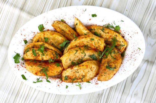 Rustic potatoes with hot pepper and herbs – a simple and delicious recipe, how to cook step by step