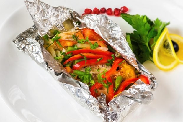 Pollock with vegetables and herbs in foil – a simple and delicious recipe, how to cook step by step