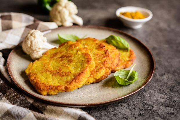 Cauliflower curry pancakes are a simple and delicious recipe, how to cook step by step