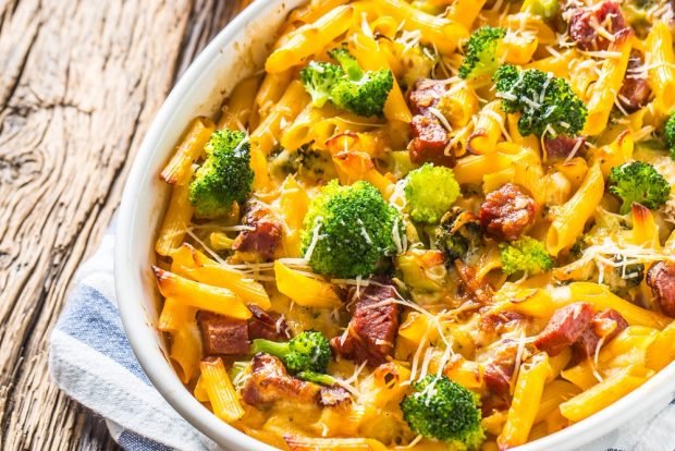 Pasta casserole with ham and broccoli is a simple and delicious recipe, how to cook step by step