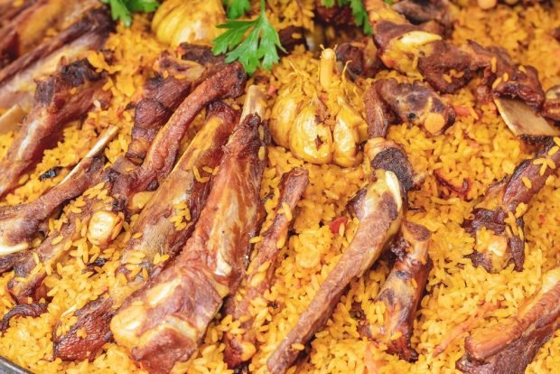 Pilaf with pork ribs in a cauldron is a simple and delicious recipe, how to cook step by step