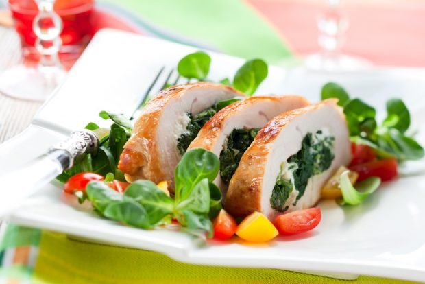 Turkey roll with spinach and mozzarella – a simple and delicious recipe, how to cook step by step