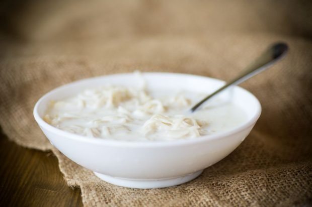 Milk soup with homemade noodles is a simple and delicious recipe, how to cook step by step