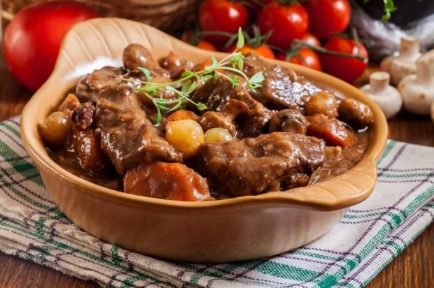 Beef goulash with champignons is a simple and delicious recipe, how to cook step by step