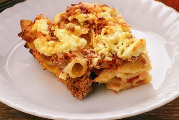 Pasta casserole with minced meat in a slow cooker is a simple and delicious recipe for cooking step by step