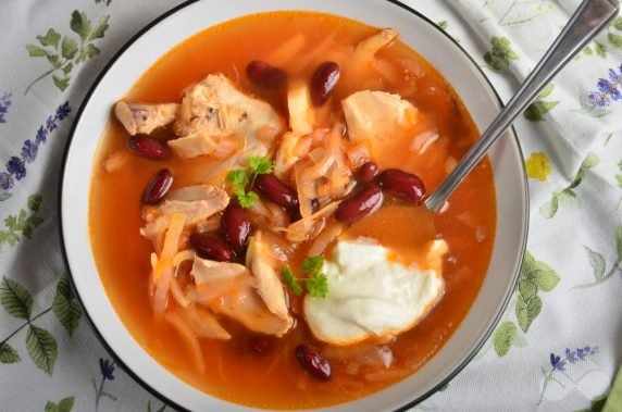 Borscht on chicken with beans: photo of recipe preparation, step 8