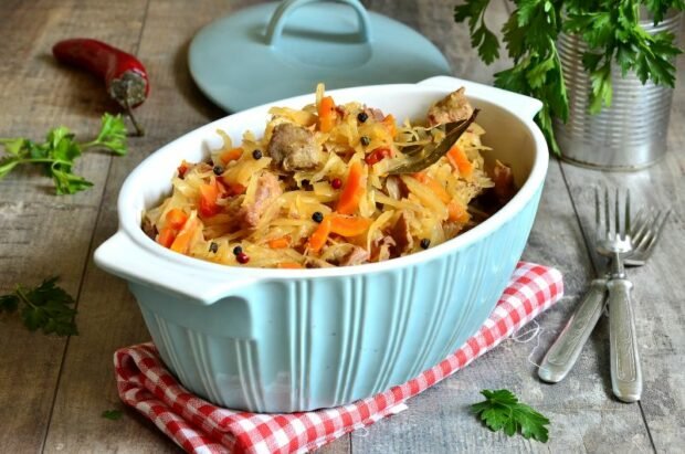 Stewed cabbage with turkey is a simple and delicious recipe, how to cook step by step