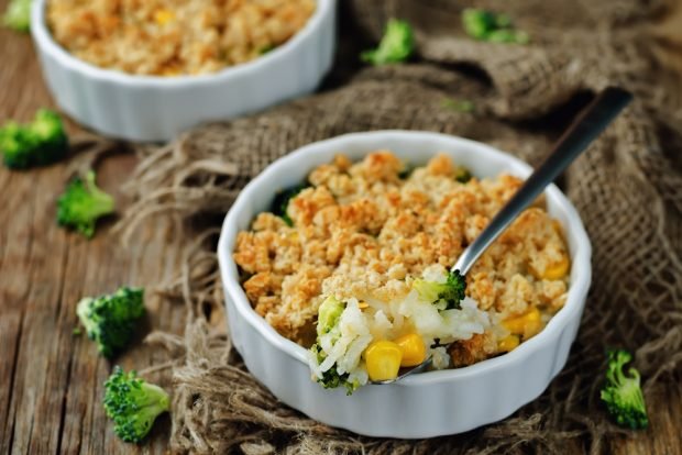 Rice casserole with broccoli and corn is a simple and delicious recipe, how to cook step by step