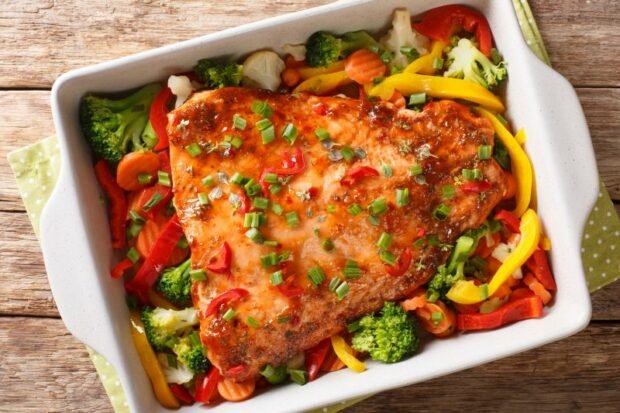 Salmon fillet with vegetables in the oven is a simple and delicious recipe, how to cook step by step