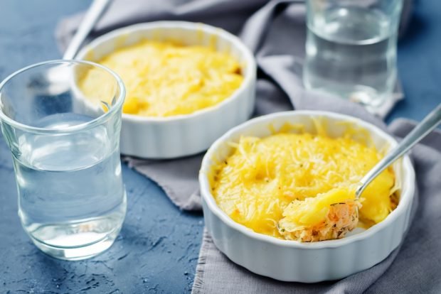 Potato casserole with salmon is a simple and delicious recipe, how to cook step by step