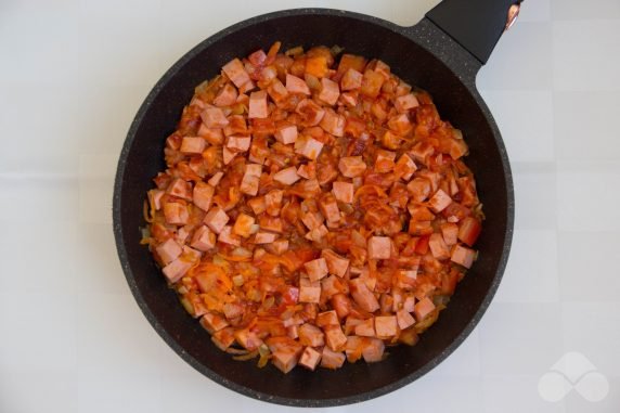 Pea soup with sausage and tomato roast: photo of recipe preparation, step 5