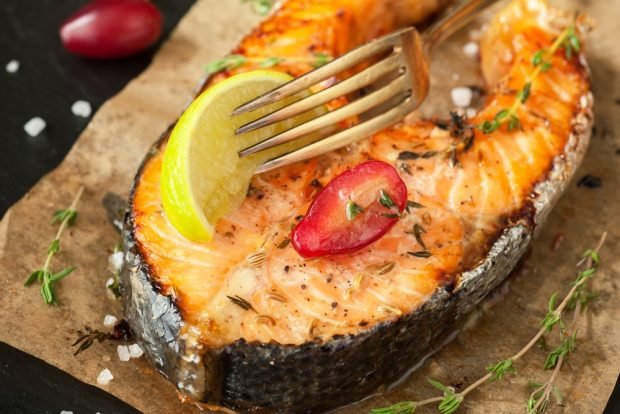 Salmon with thyme and cumin in the oven is a simple and delicious recipe, how to cook step by step