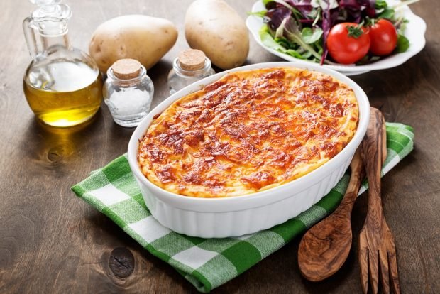 Potato casserole with minced meat and tomatoes