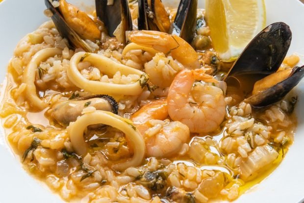 Seafood risotto in cream sauce is a simple and delicious recipe how to cook step by step