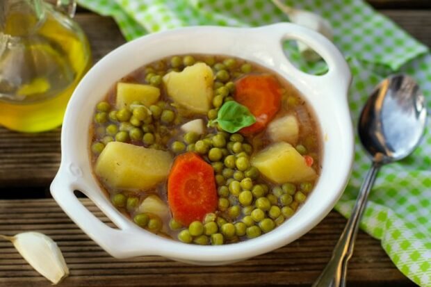 Greek stew with potatoes and green peas is a simple and delicious recipe, how to cook step by step