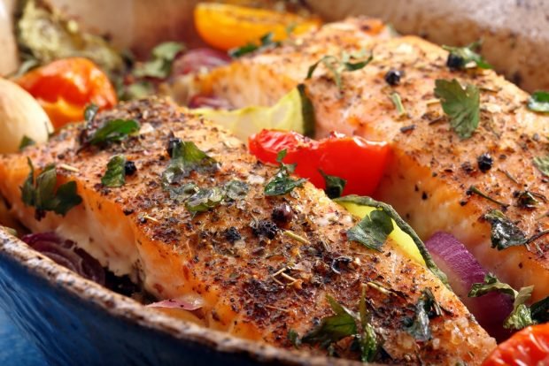 Salmon with zucchini in the oven is a simple and delicious recipe, how to cook step by step