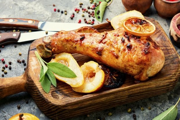 Turkey drumstick baked with fruit 