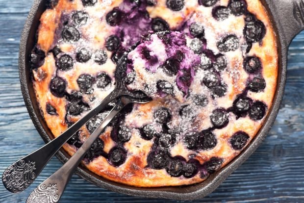 Cottage cheese casserole with frozen blueberries